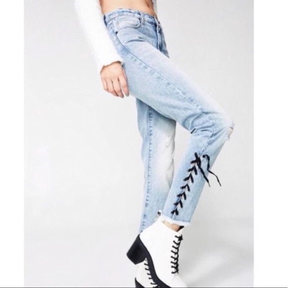 BLANK NYC High Rise Tapered Lace Up Raw Hem Jean - Picture 4 of 8